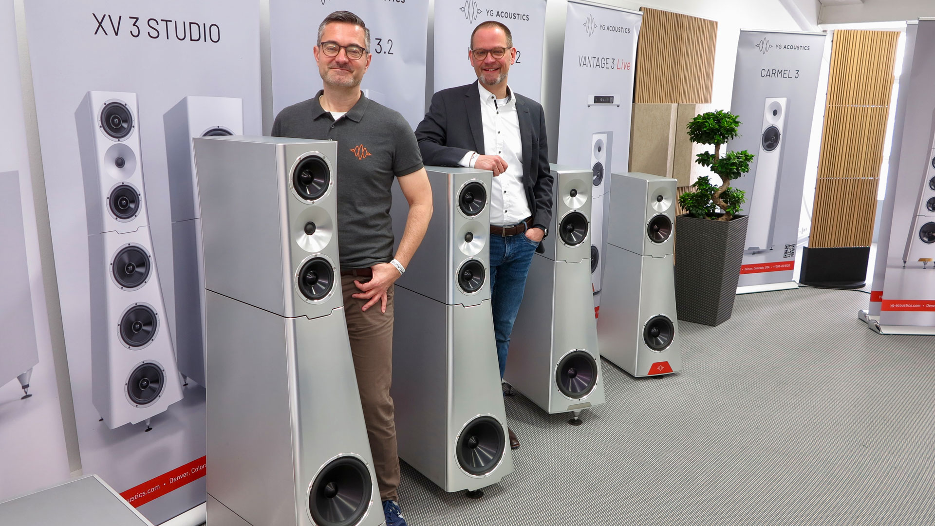 Diverse YG Acoustics Lautsprecher werden von YG und dem deutschen Vertrieb präsentiert.