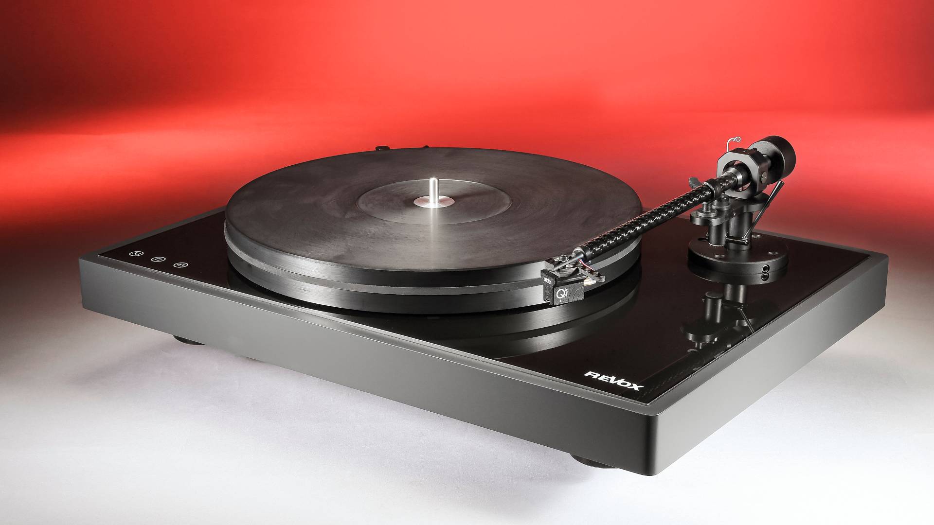 Revox‘ Plattenspieler Studiomaster T700 in der „Black Edition“