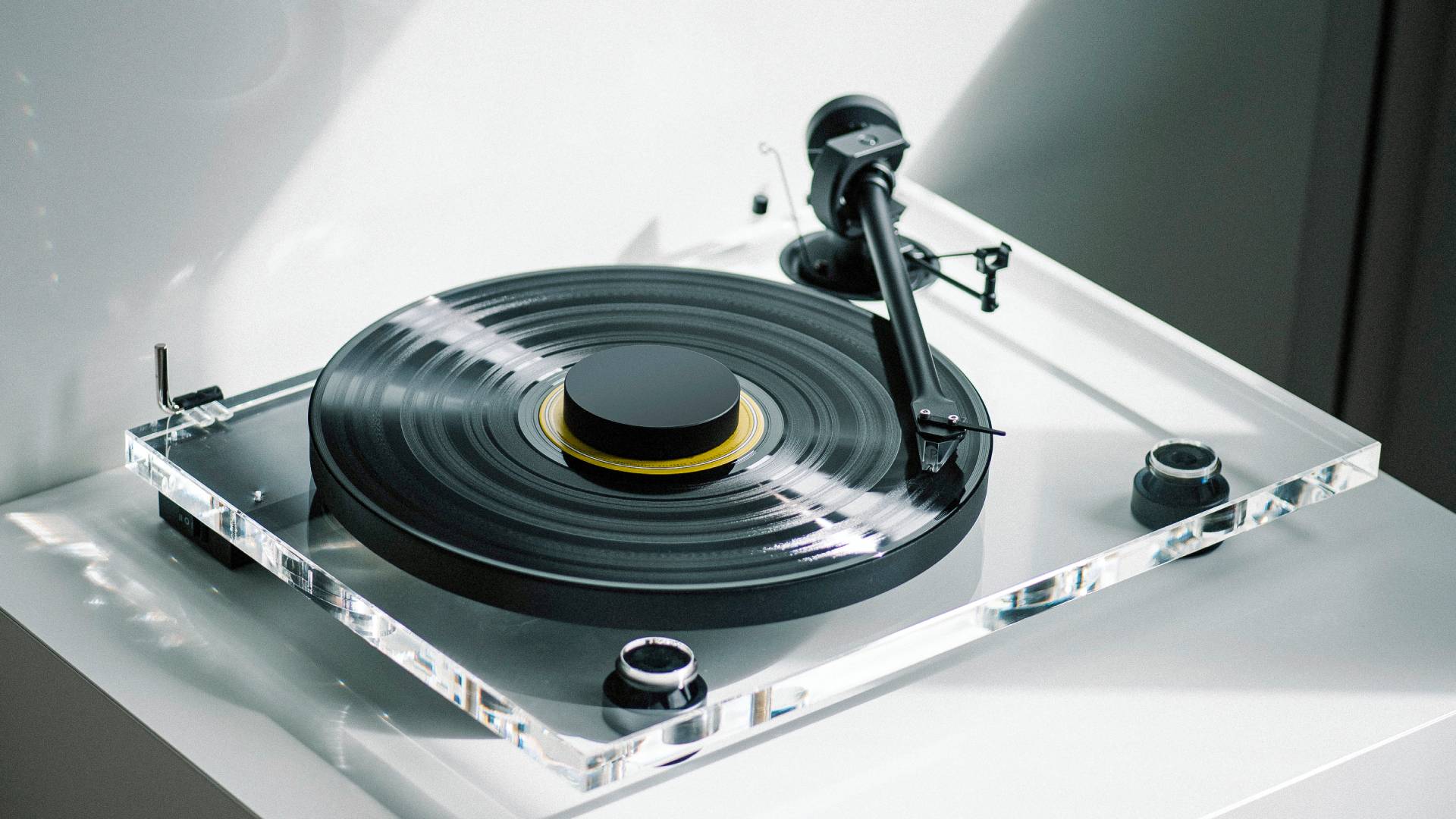 Pro-Ject XA B: „True-Balanced“-Plattenspieler mit Acrylchassis & MM-Abtaster Pick it Pro Balanced